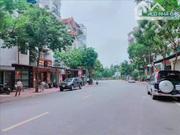 Bán đất tặng nhà 4 tầng mặt phố Hoàng Như Tiếp, vị trí đẹp kinh doanh, DT 100m, MT 6,2m