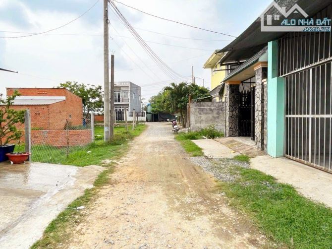 bán đất 5x42m (208m2) xã Mỹ Hạnh Bắc, Đức Hòa, Long An giá 1.55 tỷ, sổ riêng, thổ cư 100%
