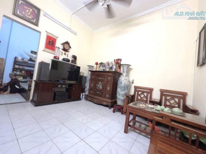 LÔ ĐẤT VÀNG DUY NHẤT HOÀNG MAI, GẦN ĐƯỜNG LỚN, TẶNG NHÀ 2 TẦNG SẴN SỔ, GIÁ TỐT.