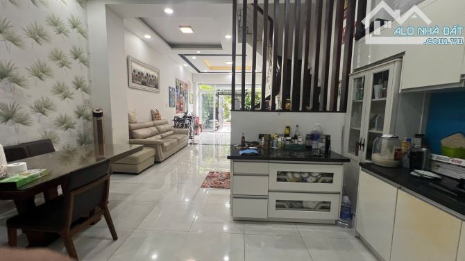Bán nhà hẻm 42 Nguyễn Minh Hoàng, P12, Tân Bình. DT: 5m x 16m vị trí đẹp đầu hẻm