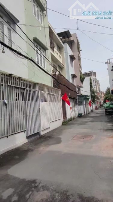 Bán nhà 2 tầng Gò Vấp- Hẻm đường 28, P.6-dt:8.3mx13m-14Ty-4 phòng ngủ-ô tô ngủ trong nhà