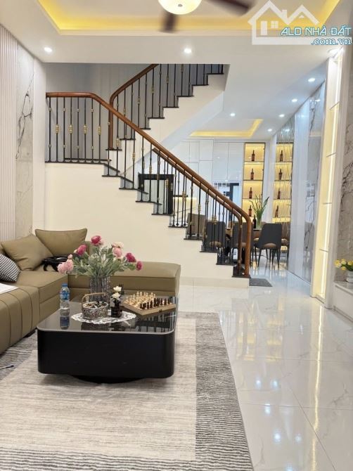 SIÊU HIẾM- NHÀ ĐẸP KIM NGƯU- THIẾT KẾ HIỆN ĐẠI, FULL NỘI THẤT CAO CẤP- GẦN PHỐ