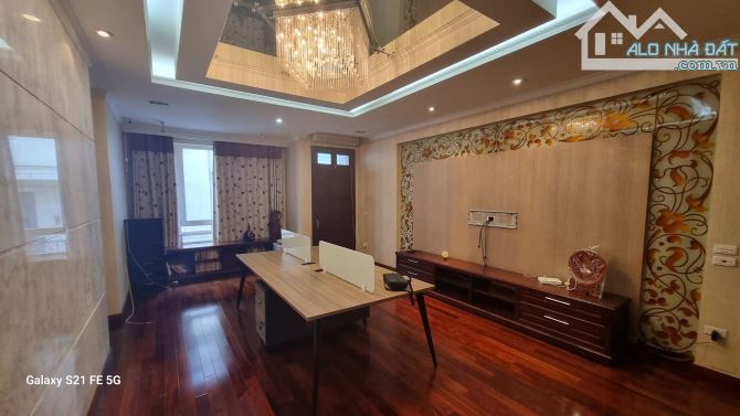 Nhà đẹp Đầm Trấu, 110m2 x 5T, MT 5m, nội thất cao cấp, giá 25.5 tỷ có TL