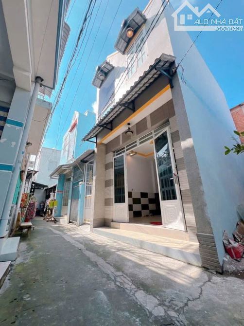 Nhà 1 Lầu Mái Hộp 5,7 x 8m, 2PN 2WC Sổ Hồng Riêng Giá Rẻ Còn Thương Lượng
