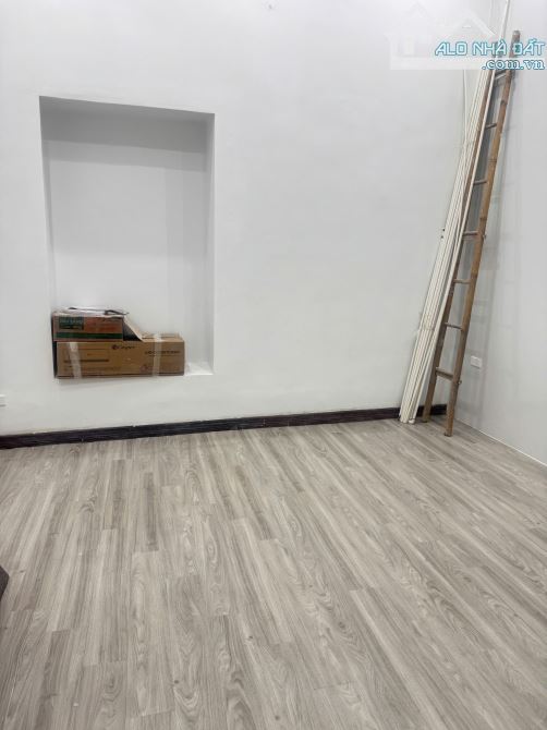 Cho thuê nhà phố Hàng Đậu, Đồng Xuân, Hoàn Kiếm. DT 26m x 3 tầng, giá 7tr