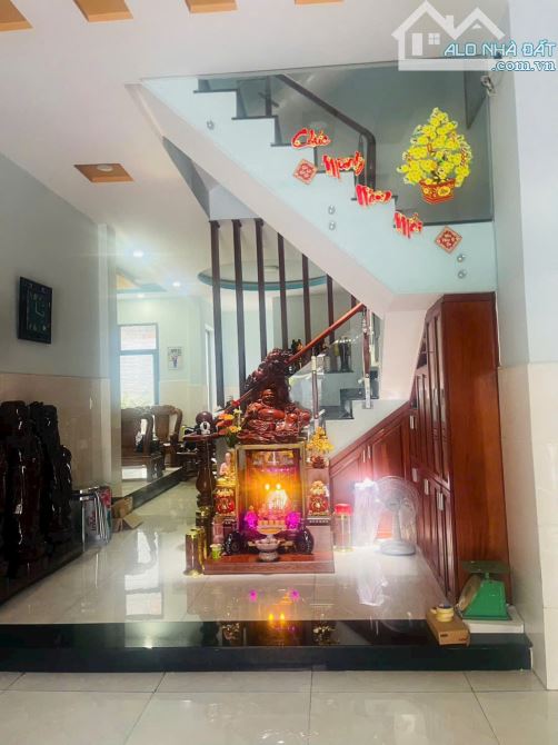Bán nhà mặt tiền Lê Niệm Q.Tân Phú, DT: 4x17m nở hậu 9m nhà 2 lầu ST giá 12.9 tỷ TL