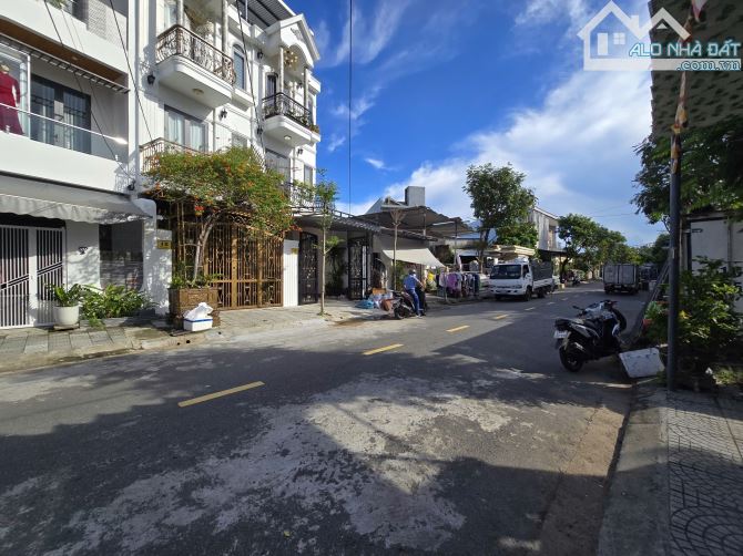 Bán siêu phẩm 3 tầng Phú Xuân 9 khu VIP Hoà Minh - 10