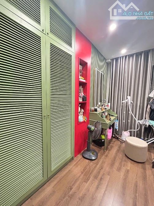 Bán nhà Nguyễn Lương Bằng. Nhà 8 ngủ - ngõ thông - ba gác phi - gần Ô tô - 10