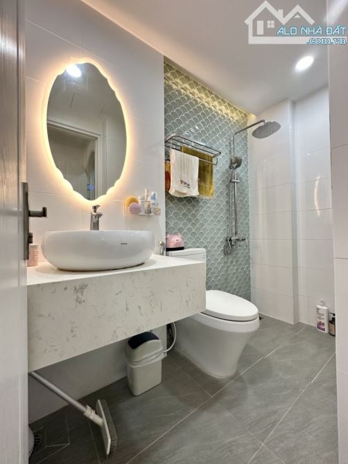 Dương Quảng Hàm Gò Vấp, DT 57m2, hẻm xe hơi 6m, 5 tầng 4Pn, full nội thất, giá còn 9,2 Tỷ - 10