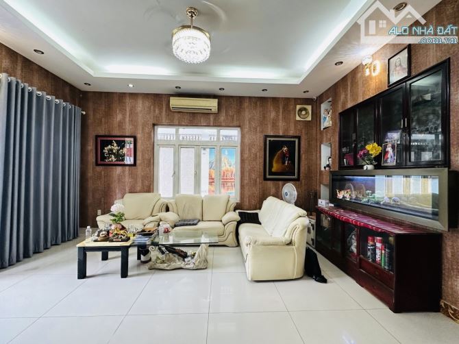 🏡 BIỆT THỰ HIM LAM TRUNG SƠN – SÁT QUẬN 7 🏡 250m² (12.5 x 20m) – 1 hầm, 3 tầng, 10PN - 10