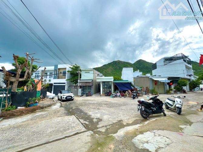một căn nhà c4 giá cả phải chăng với đầy đủ tiện ích khu dân - 2