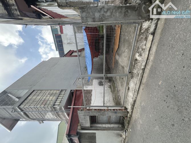 Đất đẹp 100m² cạnh chợ Thạch Bàn, ô tô vào đất – 4 bước ra Cổ Linh, giá tốt - 2