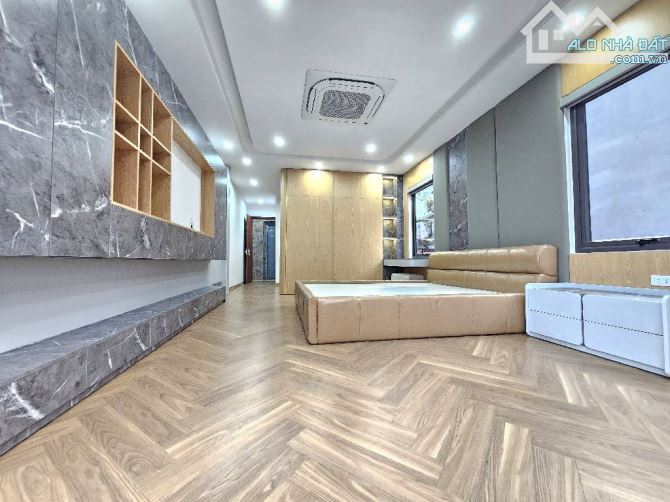 Hơn 7 tỷ, bán nhà đẹp Cầu Diễn, 6 tầng thang máy, ô tô, tặng nội thất xịn. - 1