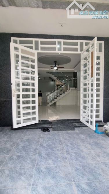 Giá 3,6 tỷ. Bán nhà 1 trệt 1 lầu gần Vincom P.Tân Mai Biên Hoà. Đường oto. 5x13m. SHR - 1
