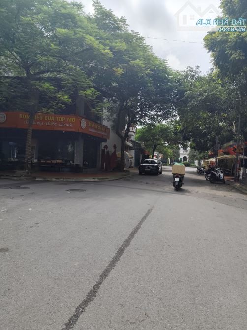 Bán đất mặt phố víp việt hưng 105m² , mt 5m lô góc 3 mặt tiền vỉa hè ôtô tránh giá 35 tỷ . - 1