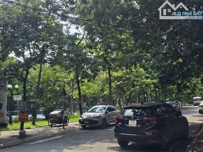 Bán nhà HuD A Nhìn Vườn Hoa DT 86m, MT5,2m, Hướng ĐN, Giá 16 tỷ - 1