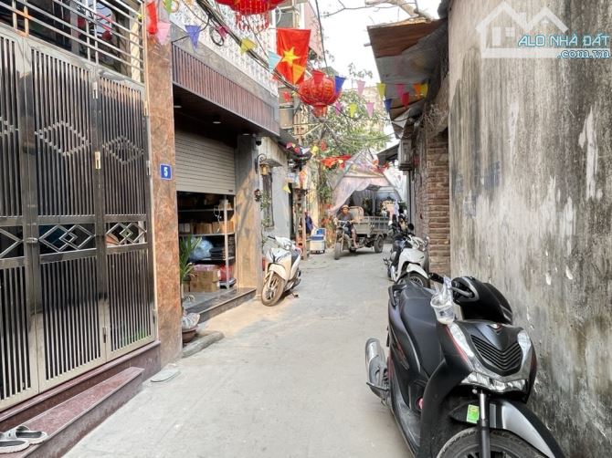 Hạ chào bán nhanh nhà 4 tầng dân xây Gia Quất- Ngõ ô tô thông- Chẵn 5 tỷ - 1