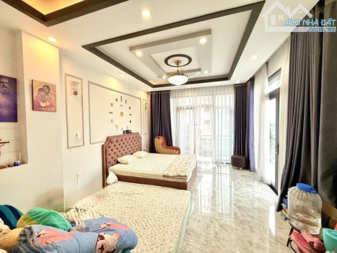 Gấp bán nhà Thủ Đức, giá 9.5 tỷ, 4 tầng, dt 80m2, gần Mt Tô Ngọc Vân. - 1
