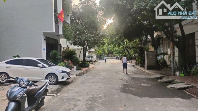 Bán đất phân lô Tu Hoàng (Nhổn ) Đường rộng 2 oto tránh .80 m2 giá 16.. Tỷ. - 1