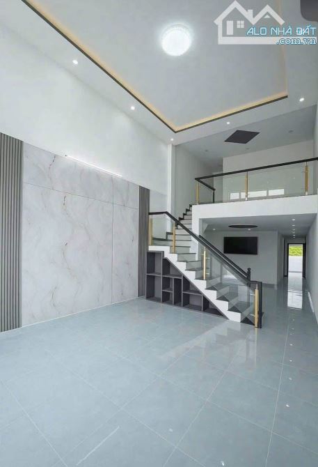 CẦN BÁN GẤP NHÀ PHỐ ĐẸP 99.3M² – GIÁ 2 TỶ 330 – GẦN CHỢ BÌNH CHÁNH – CHỦ XOAY VỐN KINH DOA - 1