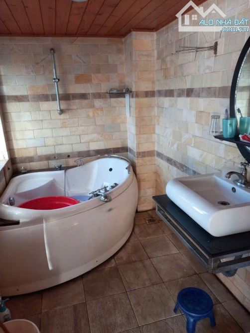 Nhà xinh đẹp nội thất gỗ đỏ chỉ 8,8 tỷ ngay đường Đồng Đen
