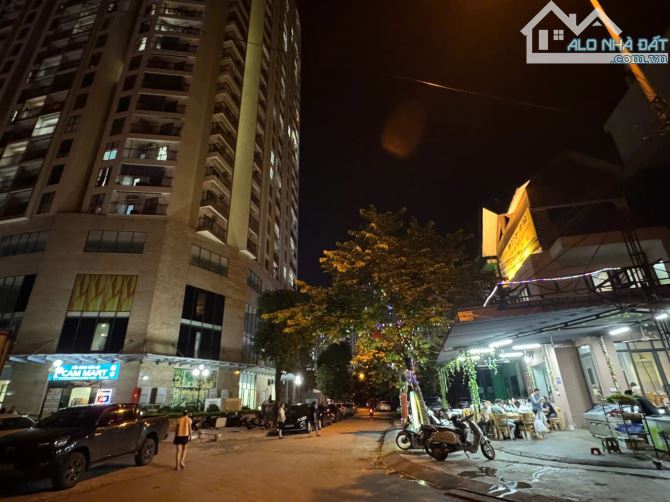 Bán nhà 4 tầng siêu đẹp trục đường 22m nhìn chung cư greenpeal. CHo thuê dòng tiền tốt - 1