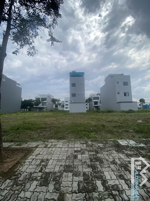 🔥 ĐẤT 100m² (5x20) – VỊ TRÍ ĐẸP – GIÁ 8,85 TỶ  Nội dung: 💎 Bán đất diện tích 100m² (5x20 - 1