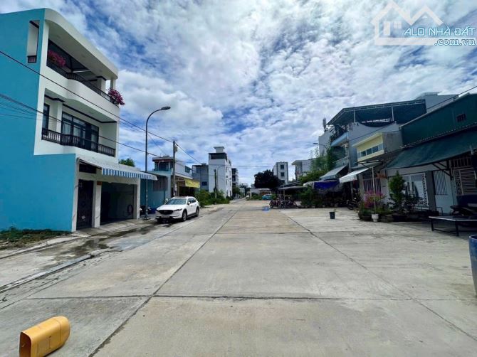 ĐẤT TĐC HÒN RỚ 2 NHÁNH SÔNG PHƯỜNG NAM NHA TRANG GIÁ 5 TỶ  -------- - DT: 100m2 ngang 5 dà - 1