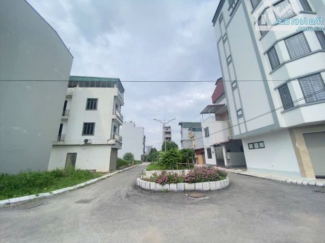 TĐC THƯỢNG THANH  PHÂN LÔ - Ô TÔ TRÁNH- VỈA HÈ- 2 MẶT THOÁNG- MẶT TIỀN QUYỀN LỰC !!! KHU V - 1