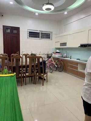 Cho thuê nhà ngõ 31 phố Trần Quốc Hoàn. Diện tích 60m2 x 5 tầng ô tô đậu cửa - 1