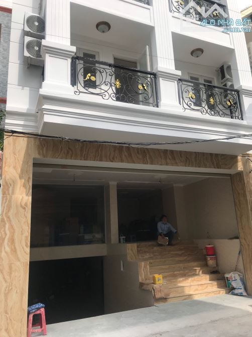 Bán tòa nhà CHDV Hồng Hà, Phường 2, Quận Tân Bình. DT: 7 x 20m - hầm + 5 tầng; Giá 38 tỷ - 1