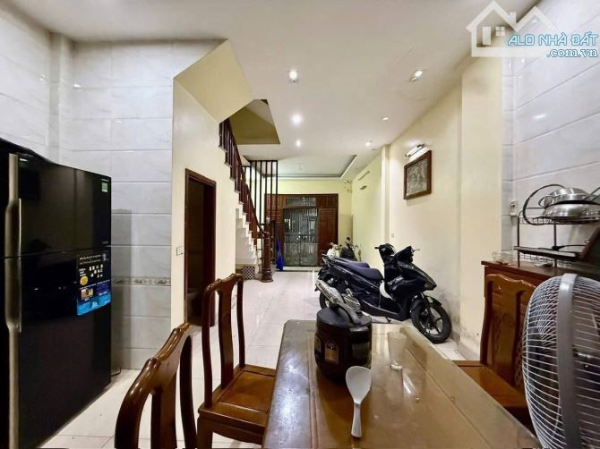 Bán nhà phố Hào Nam thoáng trước sau, Dt 55m2, 6t, mt 4.4m, kinh doanh. - 1