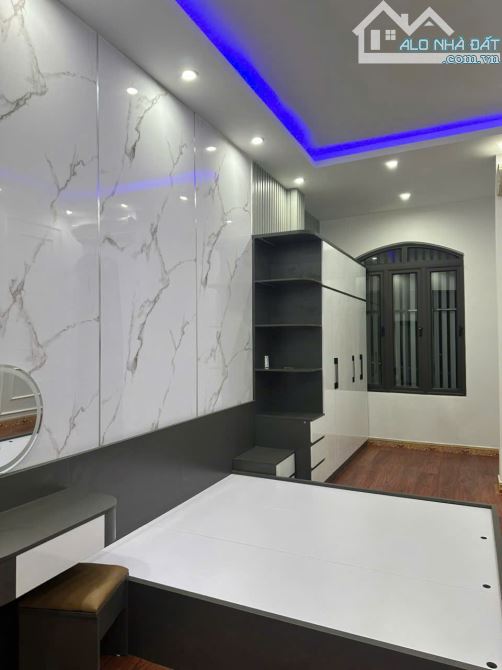 Bán nhà 4 tầng cực đẹp mặt đường Tô Vũ, Văn Cao, Hải Phòng - 1