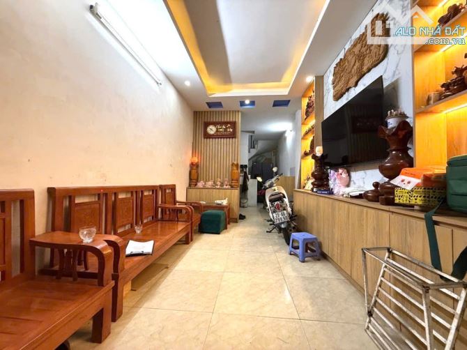 BÁN GẤP CĂN NHÀ HOA BẰNG DT 35M, 5T, MT 3.5, GẦN Ô TÔ GIÁ CHÀO 6.8 TỶ - 1