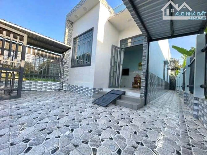Bán gấp nhà ở Thị Trấn Củ Chi . DT 126,8m2, giá 1ty250 triệu. SHR. - 1