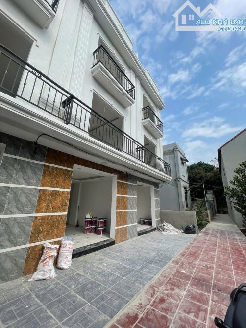 Nhà trong đê ngõ rất rộng, 41m2 xây 3,5 tầng mới cứng,vị trí cực đẹp, giá rẻ nhất trong đê - 1