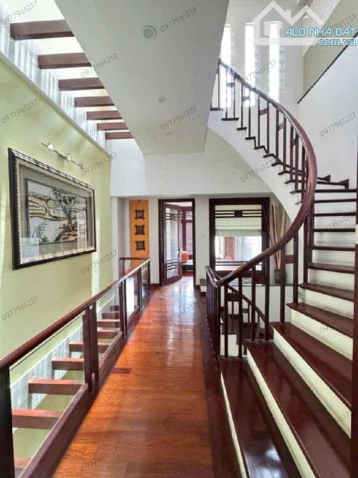 BÁN NHÀ LẠC LONG QUÂN 57m2. PHÂN LÔ - GARA Ô TÔ - 2 Ô TÔ TRÁNH ĐỖ TRƯỚC NHÀ - 1