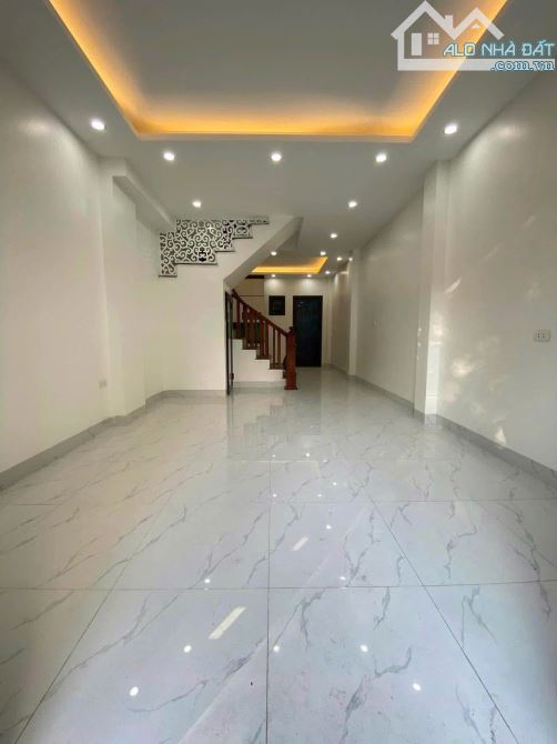 Nhà trong đê diện tích rộng, full nội thất, ngõ rộng ô tô vào dc ,40m2 giá chỉ hơn 3 tỉ - 1