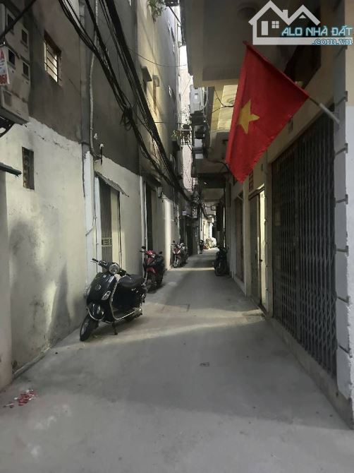 Bán nhà Nguyễn Lương Bằng. Nhà 8 ngủ - ngõ thông - ba gác phi - gần Ô tô - 1