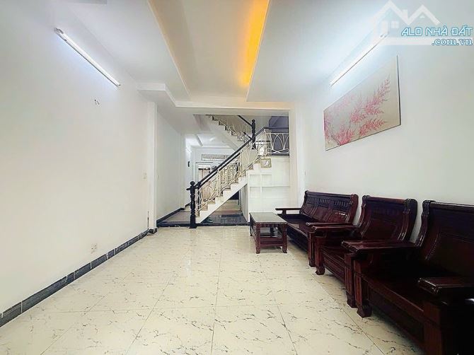 Bán gấp nhà đẹp ở ngay Trần Xuân Soạn 58m2, ngang 4.2m, SHR , chỉ 5.5 tỷ. - 1