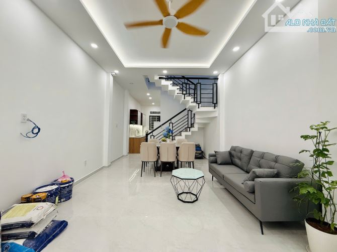 Nhình 5 tỷ mua được ngay nhà Gò Vấp hẻm 4m ô tô vào tận nhà - 1