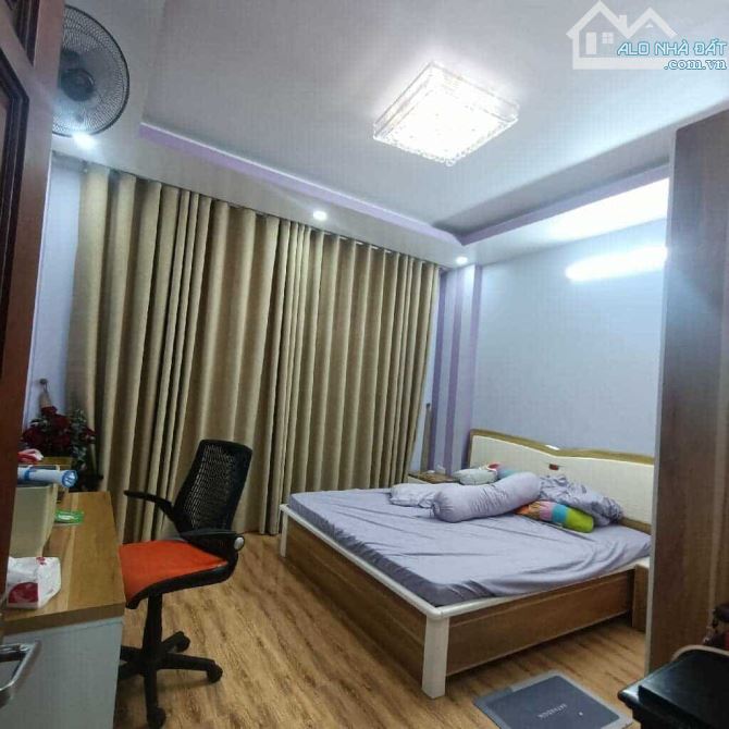 Nguyễn Hoàng Tôn , phân lô tổng cục 2, 40m2 hơn 11 tỷ, nội thất VIP, ô tô, sát phố - 1