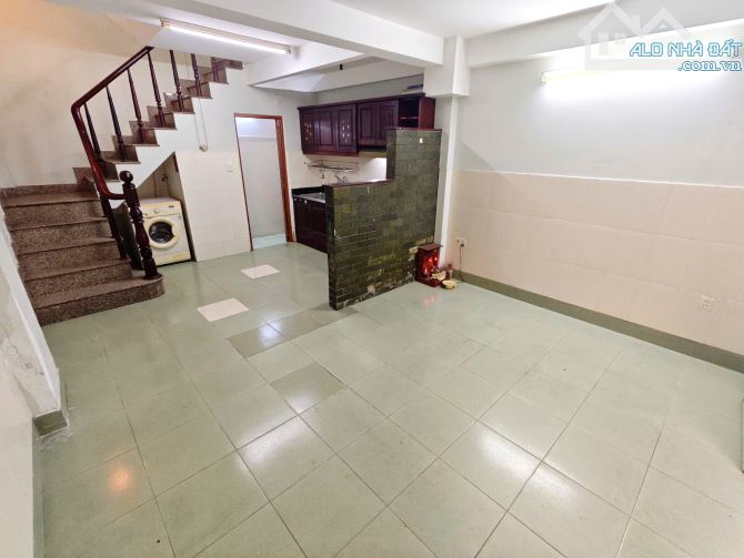 Quận 3 - 1 căn ra mặt tiền Trường Sa - 31.8m2 (4.1x8) - 4 tầng BTCT - 5.x tỷ - 1