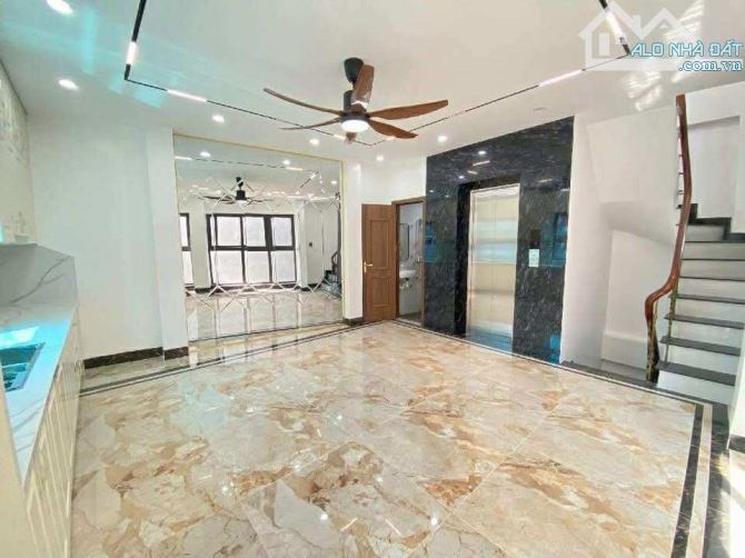 Trương Định, Nhà 42m Xây Mới Tinh 5 Tầng, Thang Máy, Gần Phố, Nhỉnh 8 Tỷ - 1
