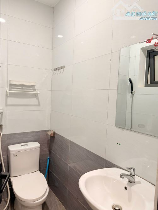 Căn hộ ban công 1 phòng ngủ quận 3 đường lê văn sỹ - 1
