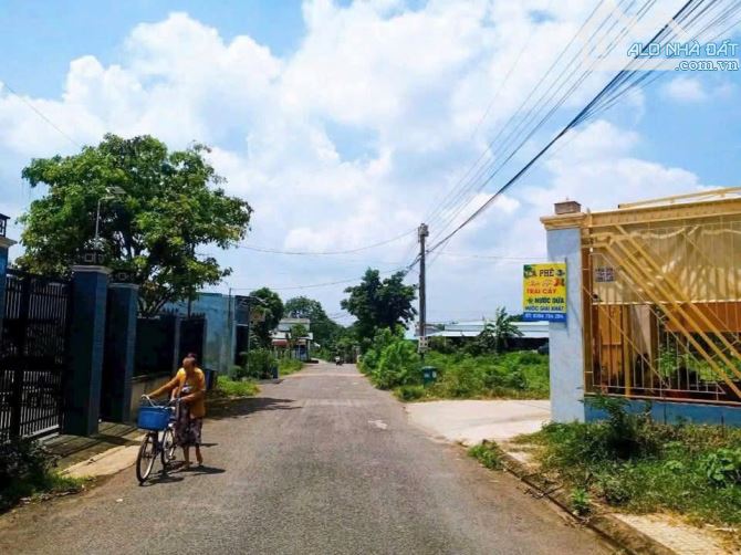 Chú 5 gửi bán lô đất ở An Đước- Trảng Bàng- TN. 243m2, giá chỉ có 800 triệu. SHR - 1