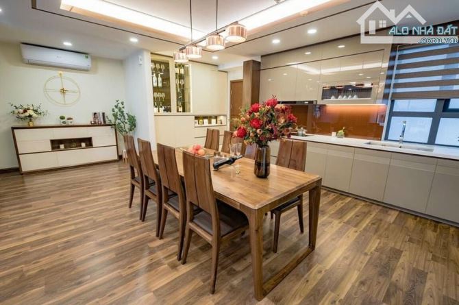 10m ra mặt phố không ngoặt, 5 tầng thang máy, lô góc Văn Cao DT42m2 giá 10.2 tỷ - 1