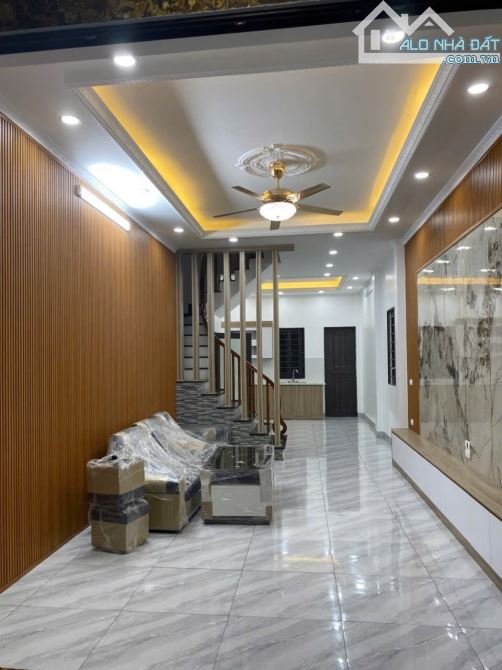 Cần bán căn nhà Gần cấp 3 Đông Mỹ  50m -4 tầng - chỉ hơn 4 tỷ - 1