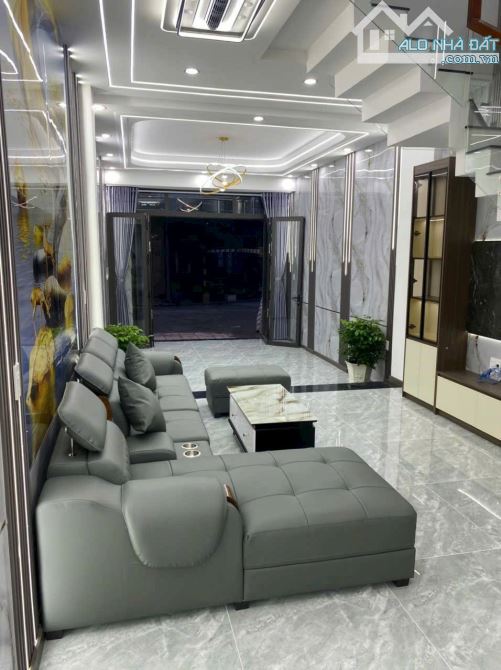BÁN NHÀ 2 LẦU Ở BÌNH CHUẨN-THUẬN AN, CÁCH DT 743 CHỈ 100M, 3PN, 4WC - 1