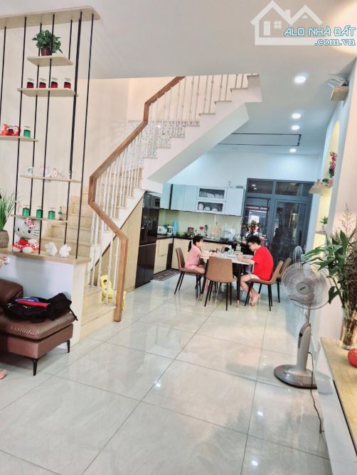 NHÀ MỚI ĐẸP, ĐƯỜNG 8M NGUYỄN VĂN KHỐI, 3 TẦNG 4PN, OTO NGỦ TRONG NHÀ, Giá 12.x Tỷ - 1